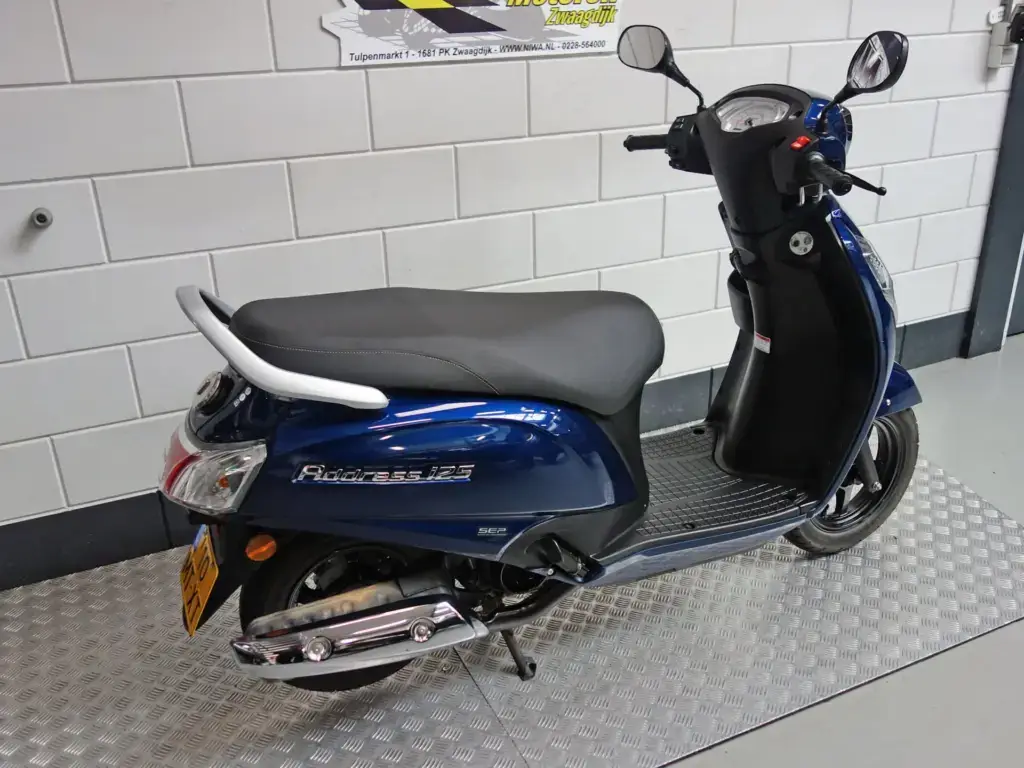 Gebruikte Suzuki Address motorscooter met 124cc motor uit 2024 bij NIWA Motoren