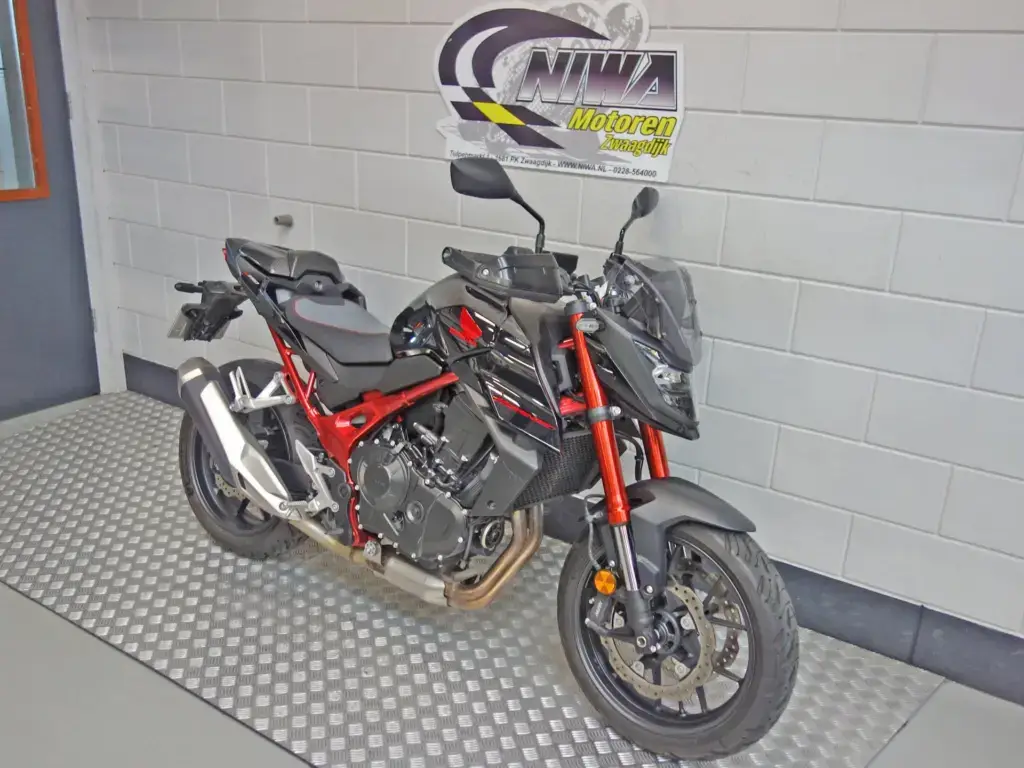Gebruikte Honda CB 750 tour met 755cc motor uit 2024 bij NIWA Motoren