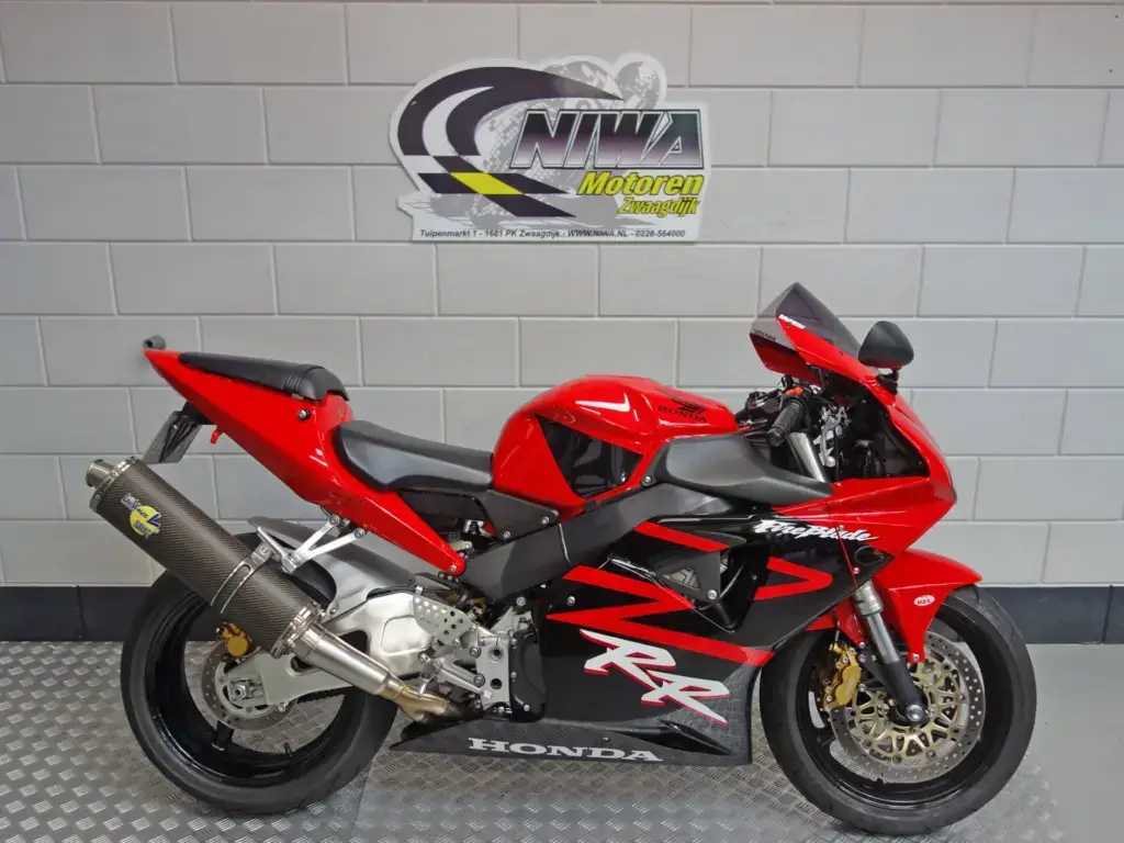 Gebruikte Honda CBR 900 sport met 954cc motor uit 2003 bij NIWA Motoren