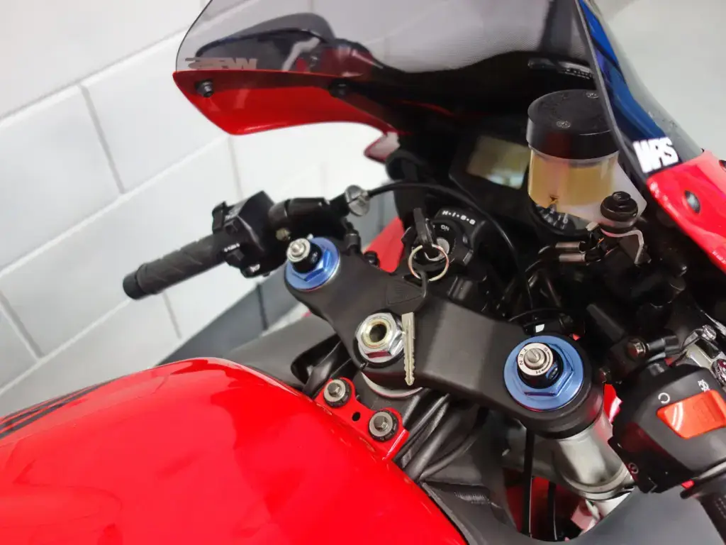 Gebruikte Honda CBR 900 sport met 954cc motor uit 2003 bij NIWA Motoren