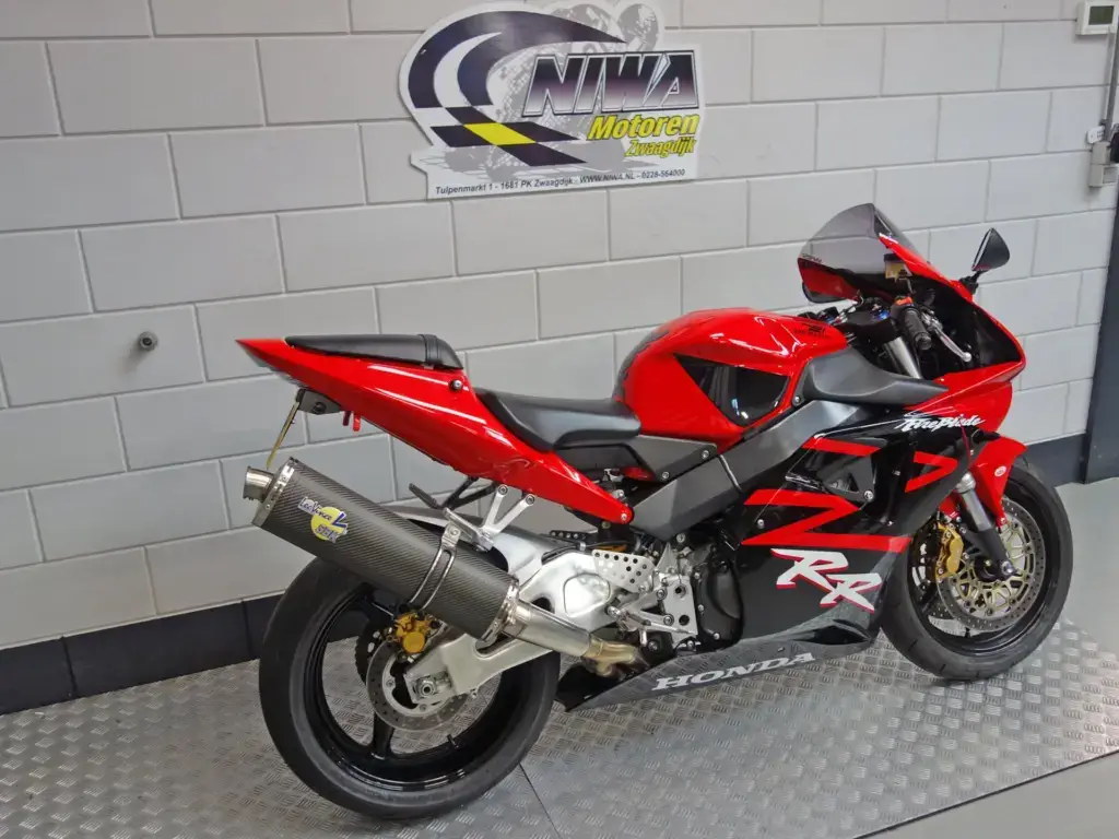 Gebruikte Honda CBR 900 sport met 954cc motor uit 2003 bij NIWA Motoren