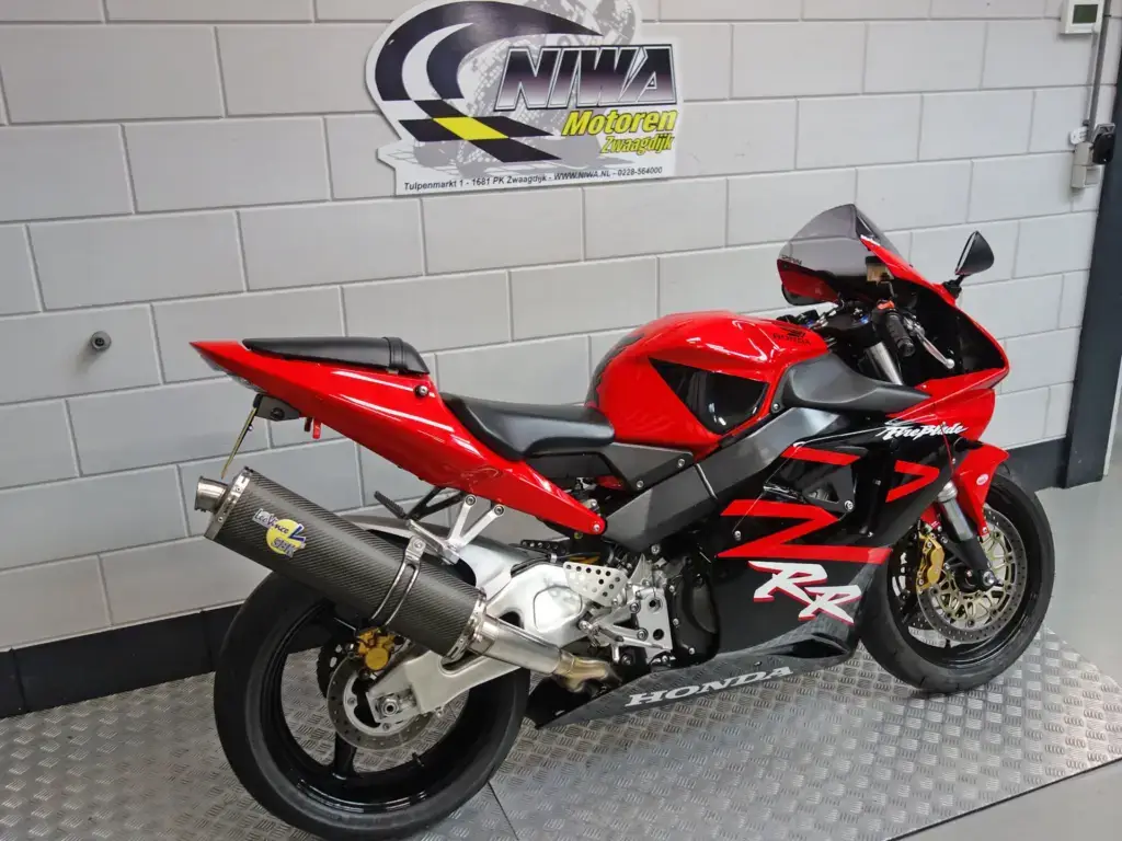 Gebruikte Honda CBR 900 sport met 954cc motor uit 2003 bij NIWA Motoren