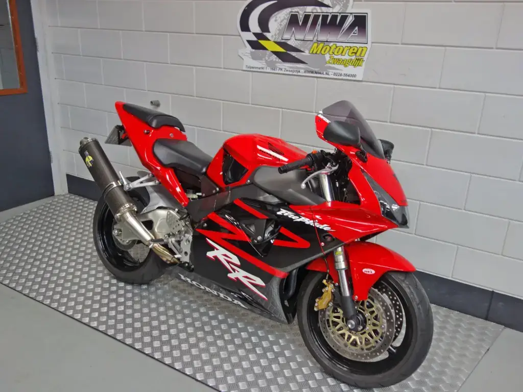 Gebruikte Honda CBR 900 sport met 954cc motor uit 2003 bij NIWA Motoren