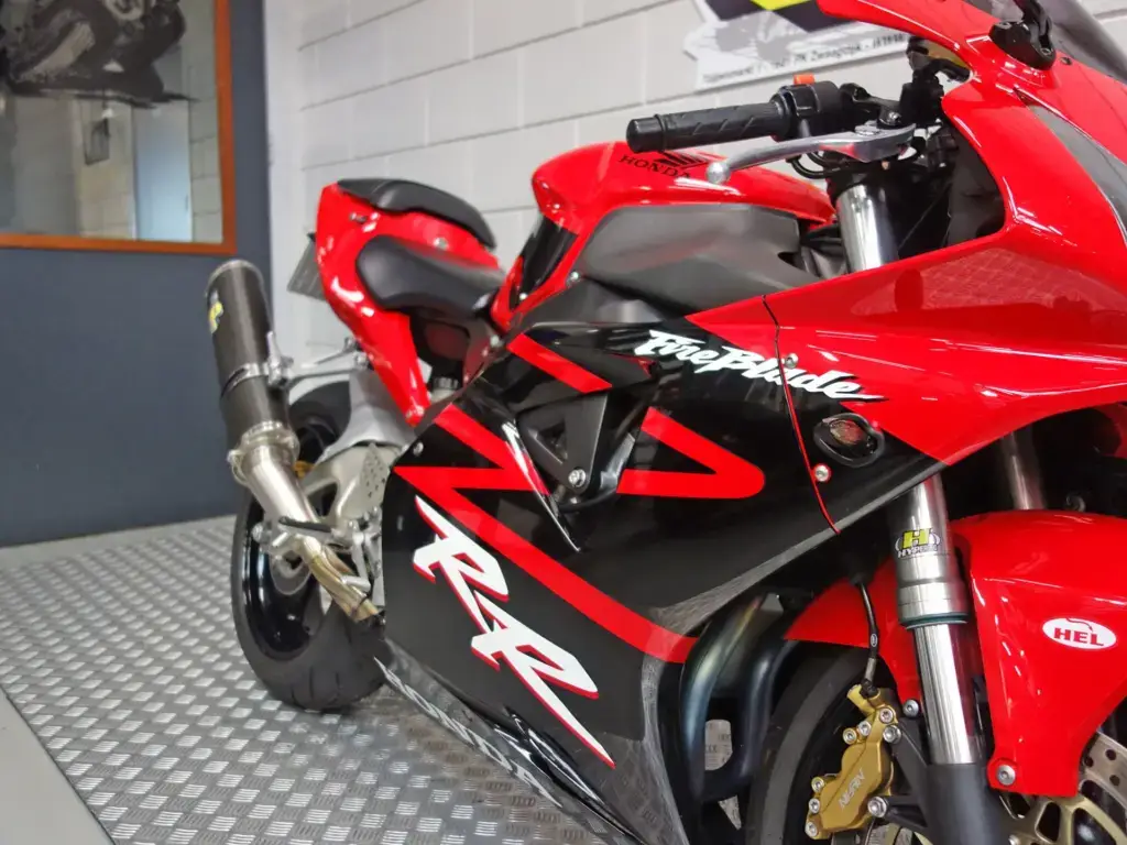 Gebruikte Honda CBR 900 sport met 954cc motor uit 2003 bij NIWA Motoren