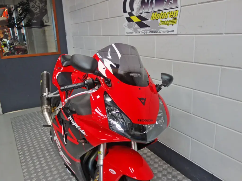 Gebruikte Honda CBR 900 sport met 954cc motor uit 2003 bij NIWA Motoren