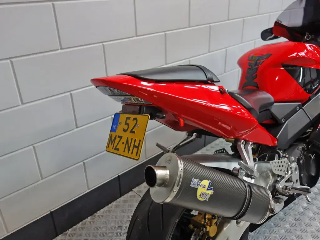 Gebruikte Honda CBR 900 sport met 954cc motor uit 2003 bij NIWA Motoren
