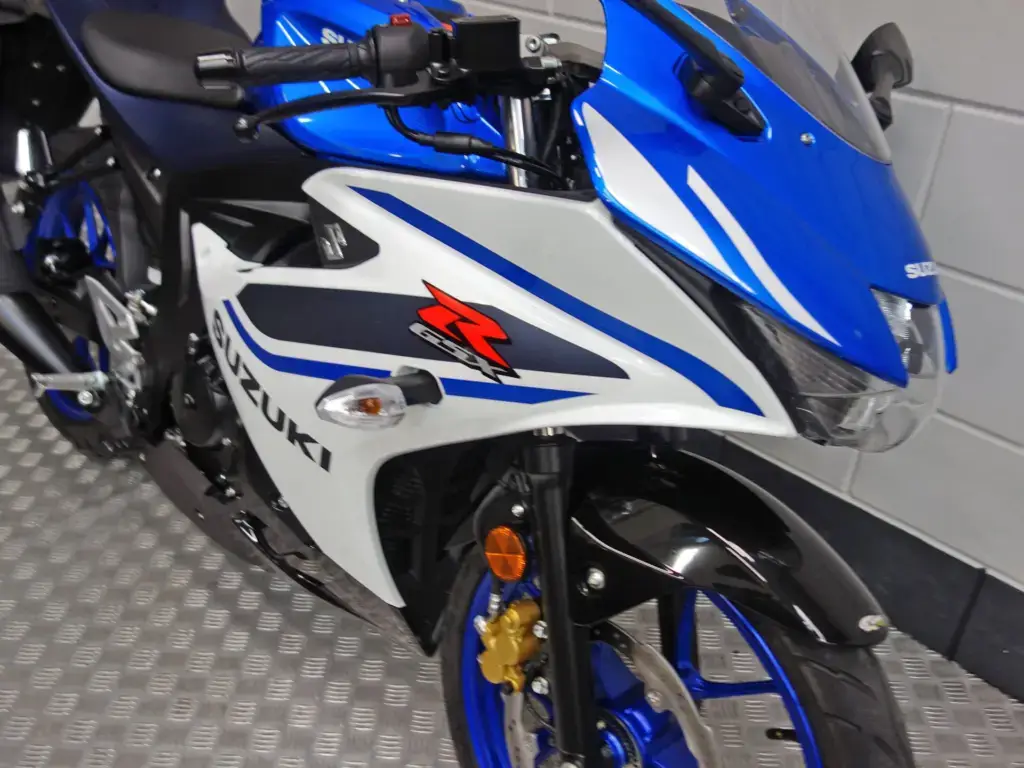Gebruikte Suzuki GSX-R 125 sport met 124cc motor uit 2026 bij NIWA Motoren