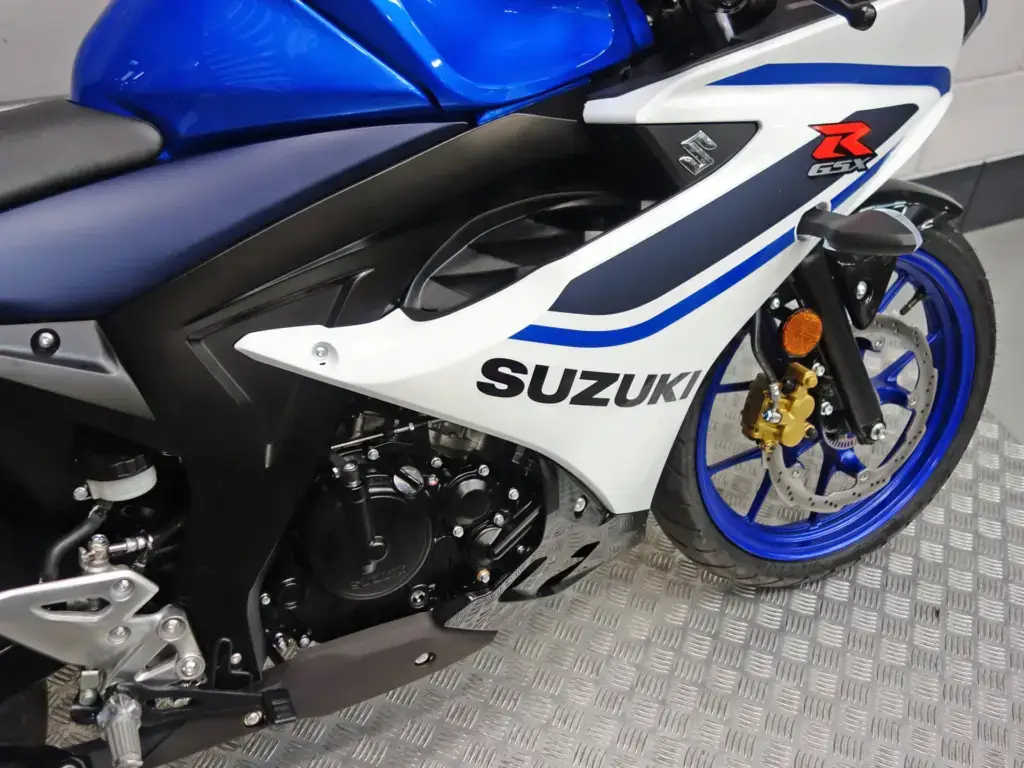 Gebruikte Suzuki GSX-R 125 sport met 124cc motor uit 2026 bij NIWA Motoren