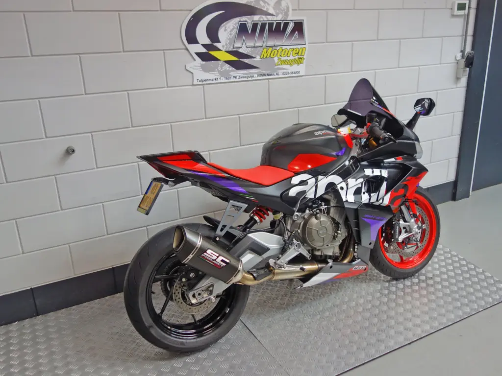 Gebruikte Aprilia RS 660 sport met 659cc motor uit 2021 bij NIWA Motoren