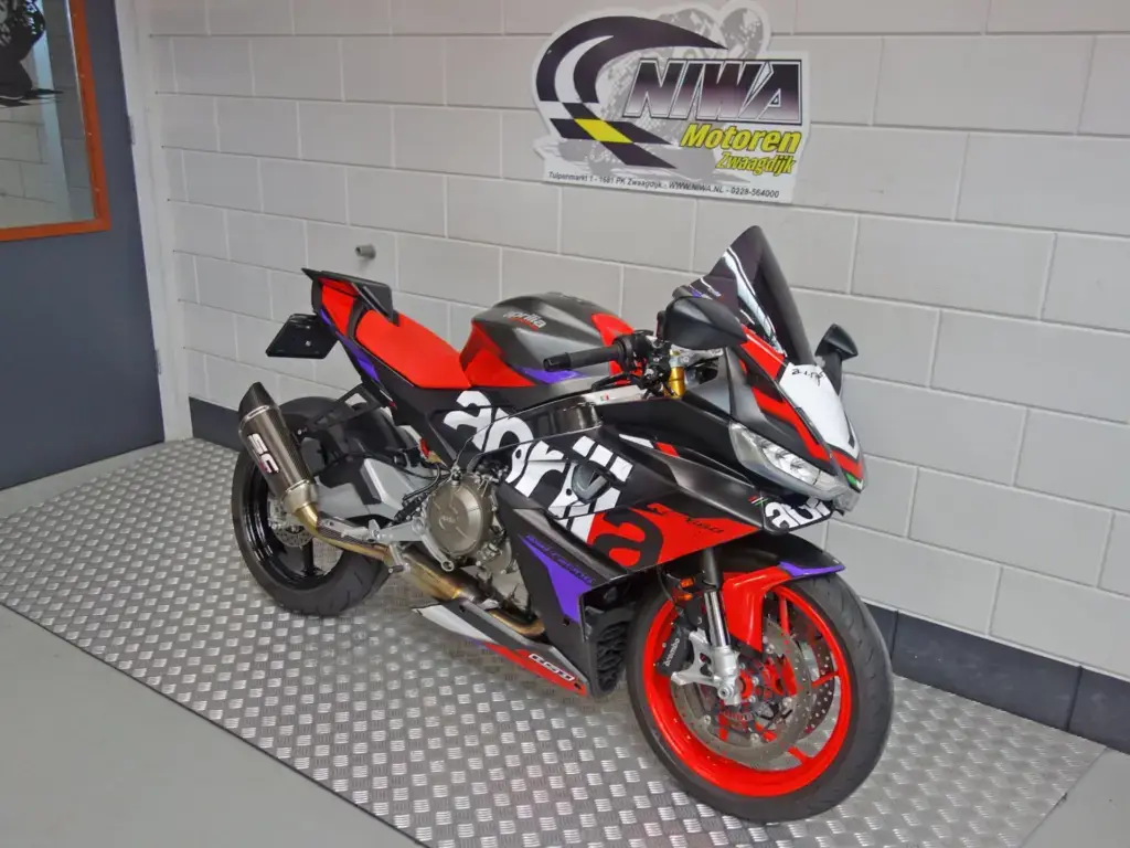 Gebruikte Aprilia RS 660 sport met 659cc motor uit 2021 bij NIWA Motoren