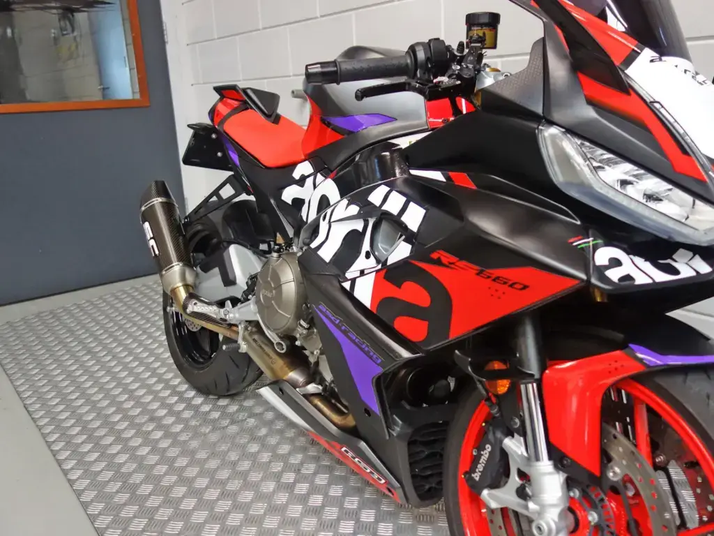 Gebruikte Aprilia RS 660 sport met 659cc motor uit 2021 bij NIWA Motoren