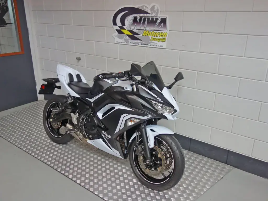 Gebruikte Kawasaki Ninja 650 tour met 649cc motor uit 2020 bij NIWA Motoren
