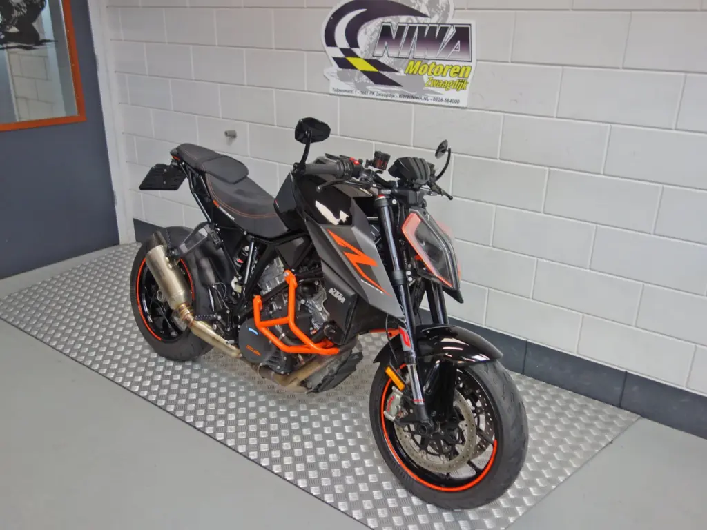 Gebruikte KTM 1290 Super Duke tour met 1301cc motor uit 2018 bij NIWA Motoren