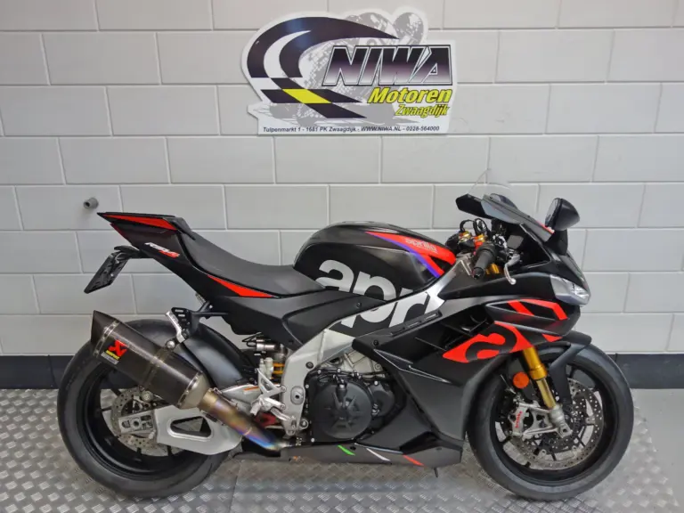 Aprilia RSV4 Factory APRC bij NIWA Motoren