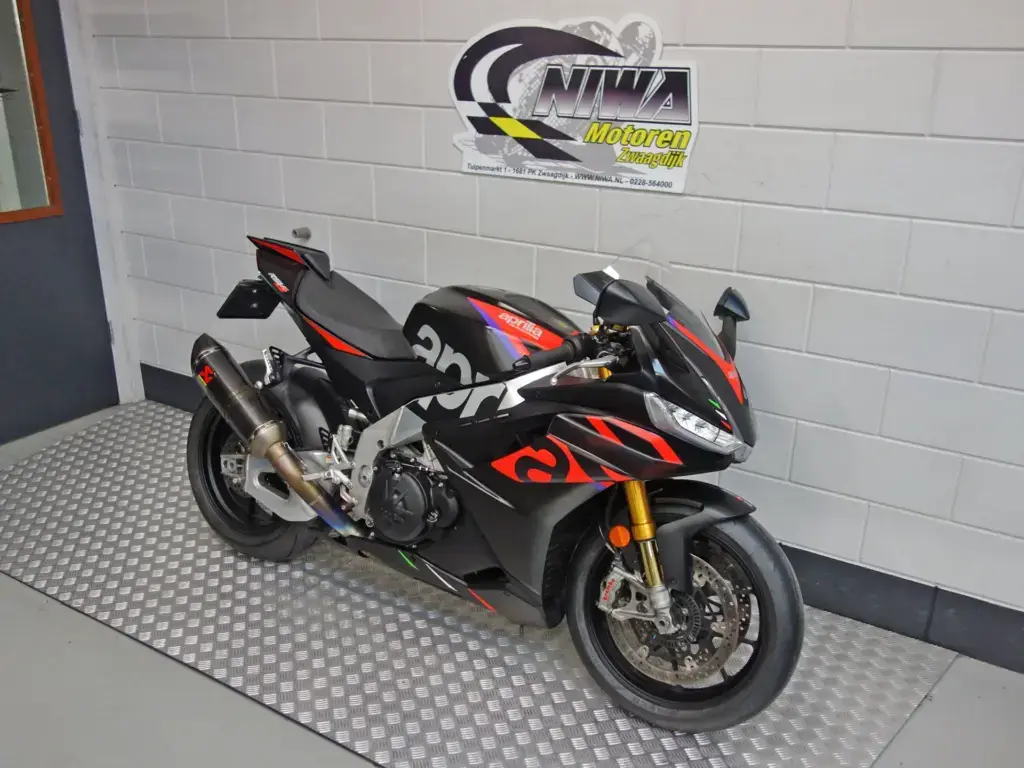 Gebruikte Aprilia RSV4 sport met 1099cc motor uit 2023 bij NIWA Motoren