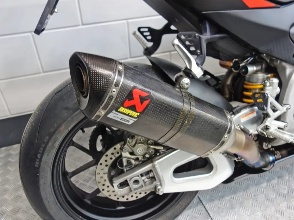Gebruikte Aprilia RSV4 sport met 1099cc motor uit 2023 bij NIWA Motoren