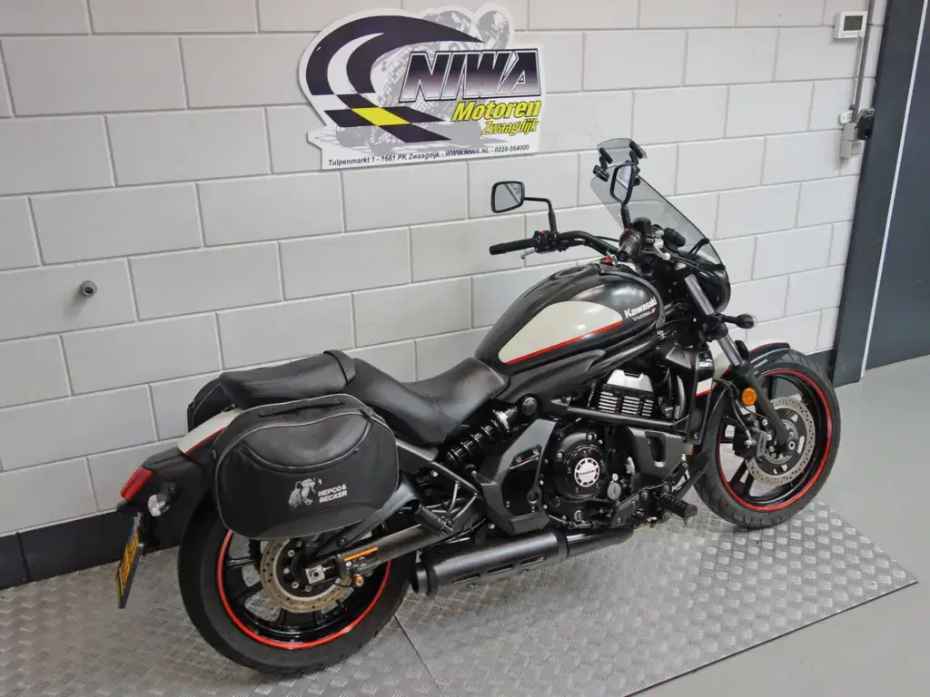 Gebruikte Kawasaki Vulcan chopper met 649cc motor uit 2017 bij NIWA Motoren