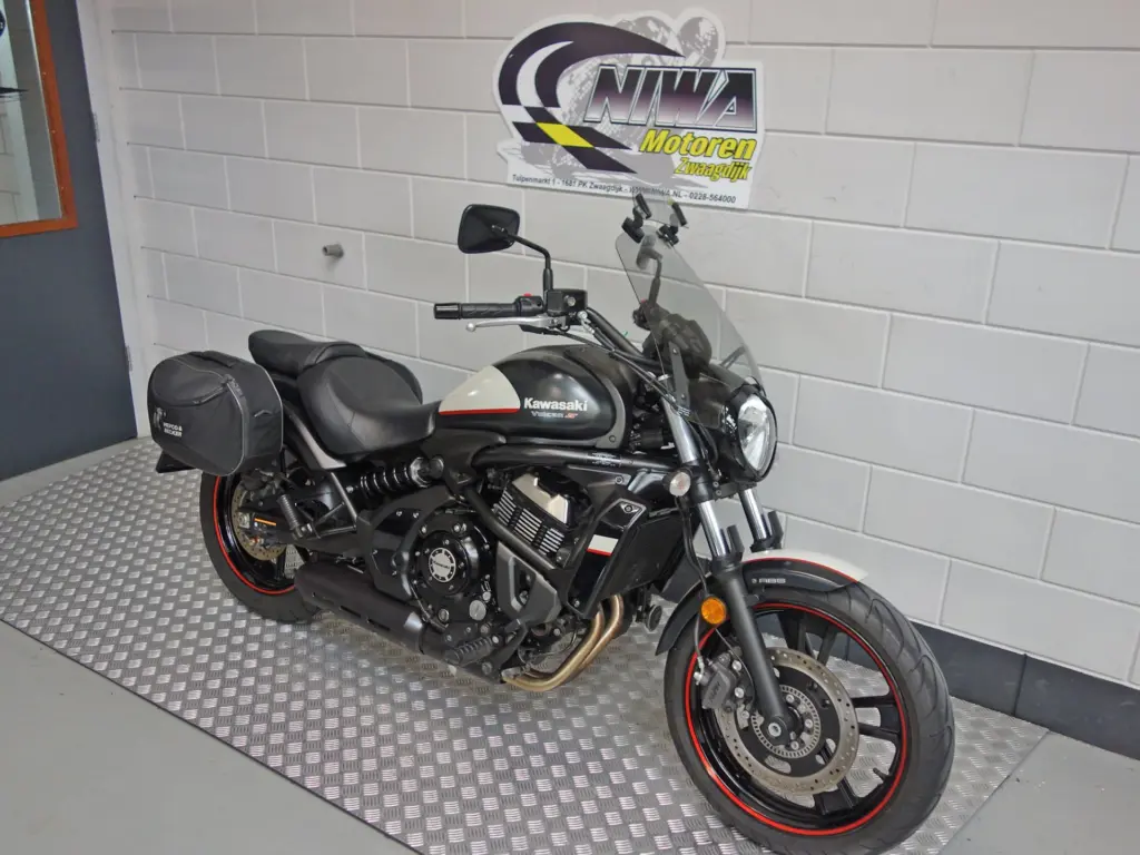 Gebruikte Kawasaki Vulcan chopper met 649cc motor uit 2017 bij NIWA Motoren