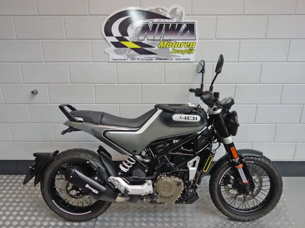 Gebruikte Husqvarna Svartpilen 401 tour met 373cc motor uit 2021 bij NIWA Motoren