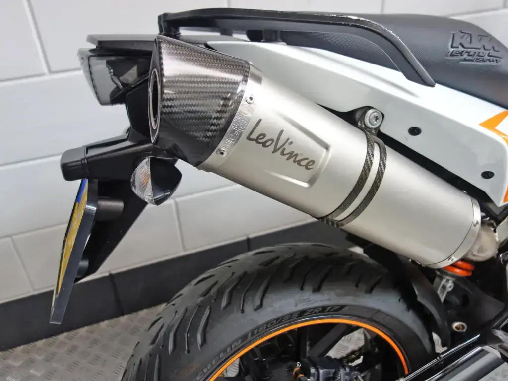 Gebruikte KTM 990 Supermoto tour met 1000cc motor uit 2011 bij NIWA Motoren