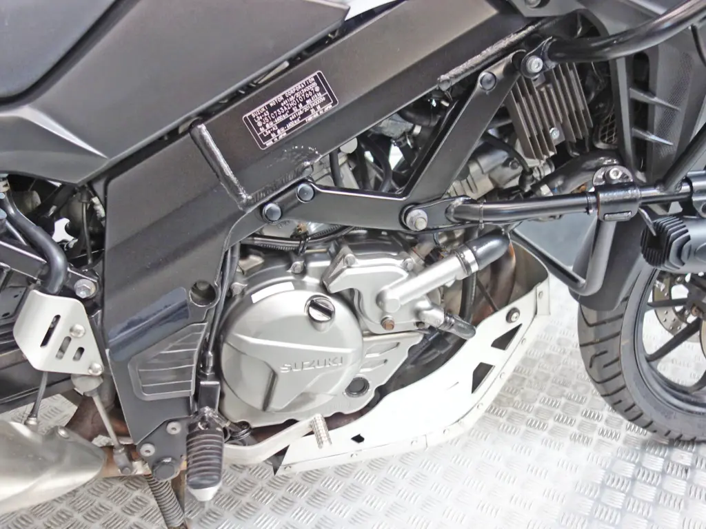 Gebruikte Suzuki V-Strom 650 all-road met 645cc motor uit 2018 bij NIWA Motoren