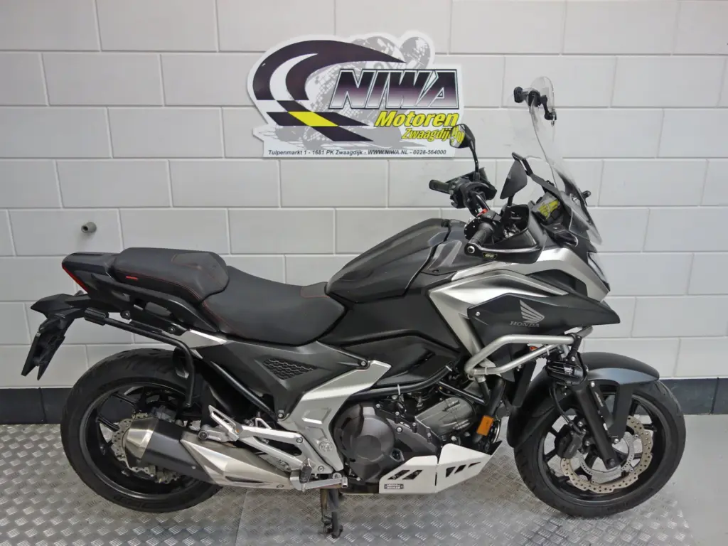 Gebruikte Honda NC 750 all-road met 745cc motor uit 2022 bij NIWA Motoren