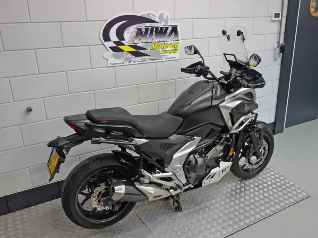 Gebruikte Honda NC 750 all-road met 745cc motor uit 2022 bij NIWA Motoren