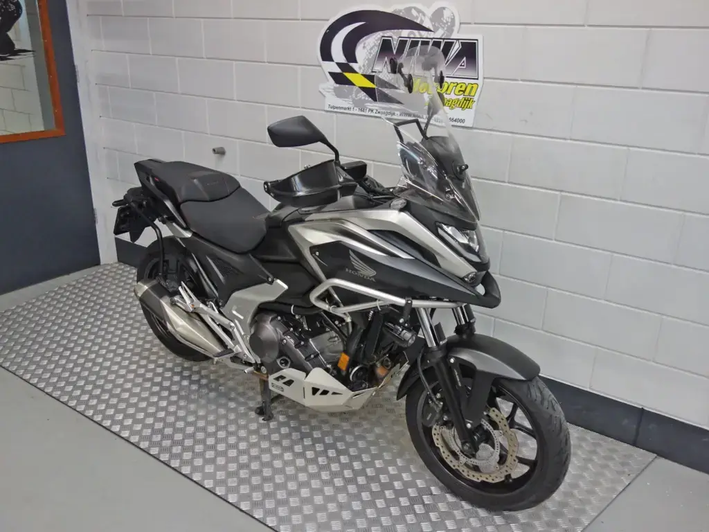 Gebruikte Honda NC 750 all-road met 745cc motor uit 2022 bij NIWA Motoren