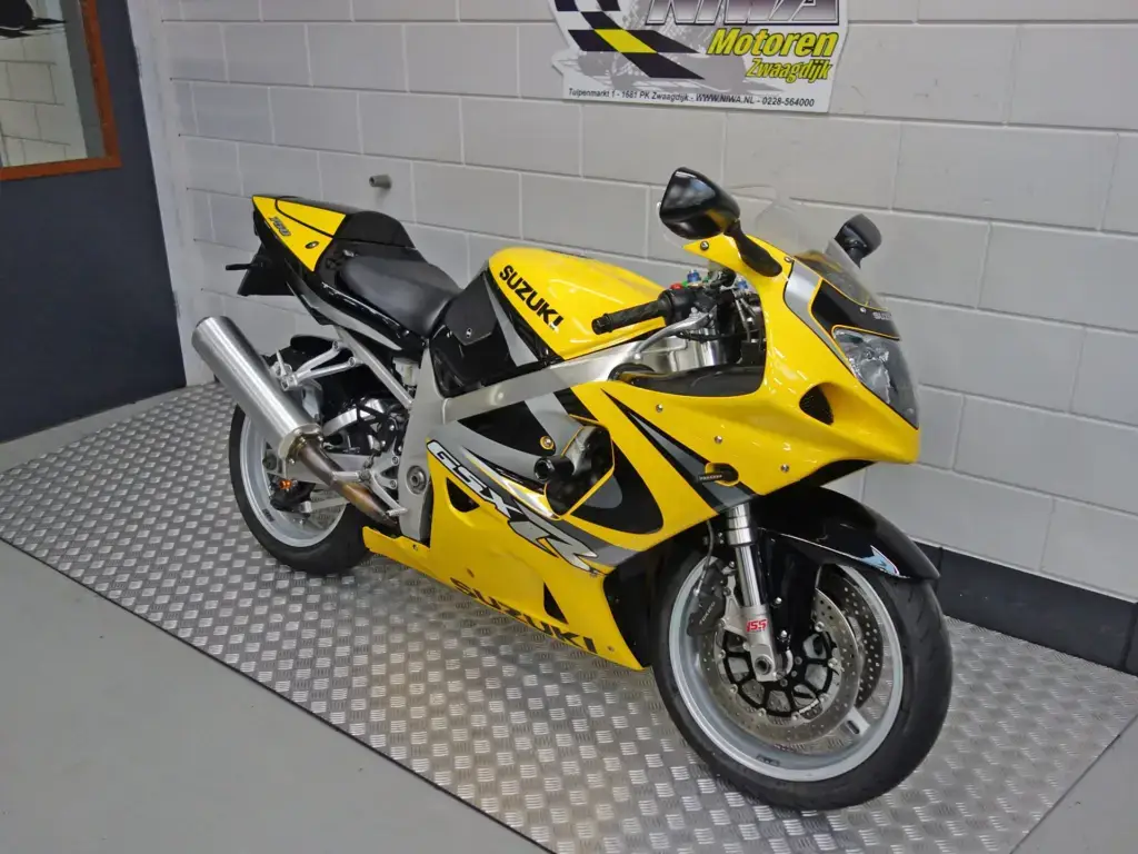 Gebruikte Suzuki GSX-R 750 sport met 749cc motor uit 2000 bij NIWA Motoren