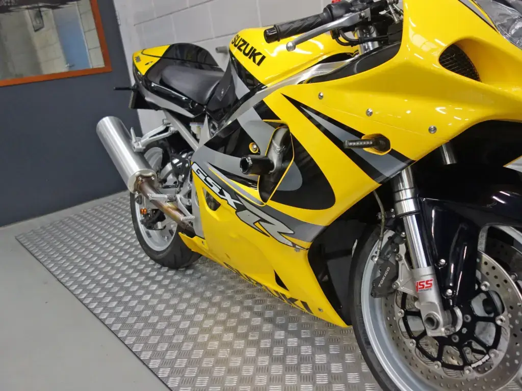 Gebruikte Suzuki GSX-R 750 sport met 749cc motor uit 2000 bij NIWA Motoren