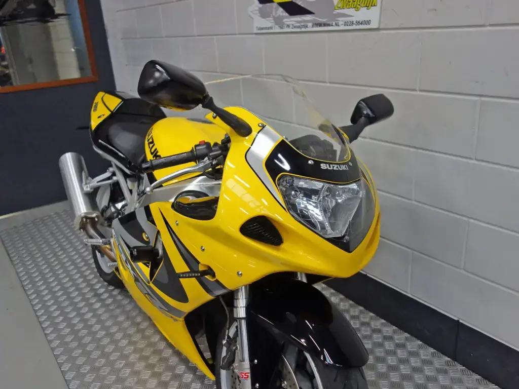 Gebruikte Suzuki GSX-R 750 sport met 749cc motor uit 2000 bij NIWA Motoren