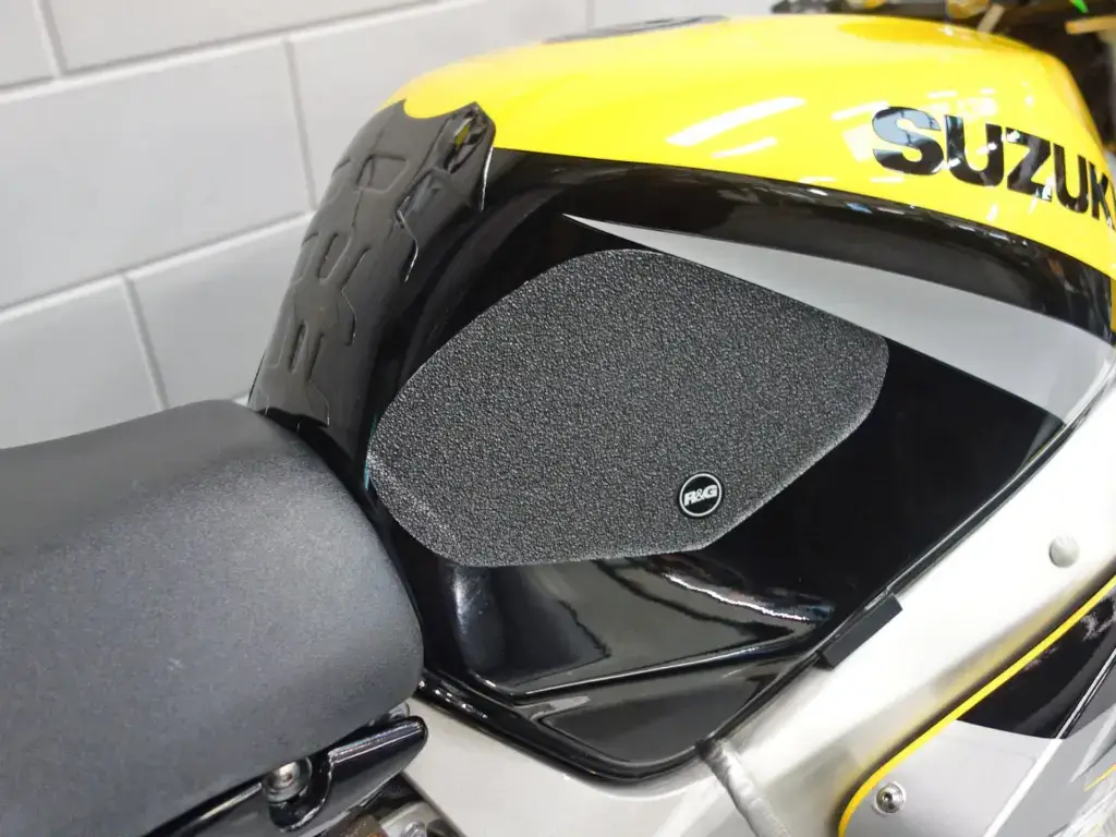 Gebruikte Suzuki GSX-R 750 sport met 749cc motor uit 2000 bij NIWA Motoren