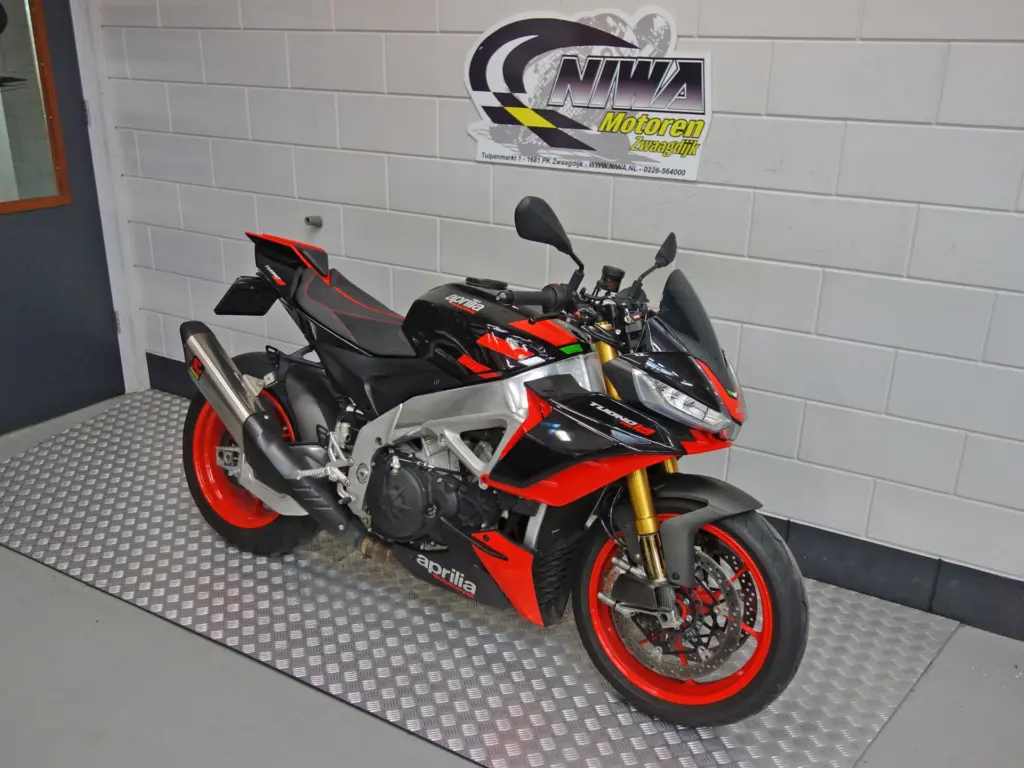 Gebruikte Aprilia Tuono V4 sport met 1077cc motor uit 2021 bij NIWA Motoren