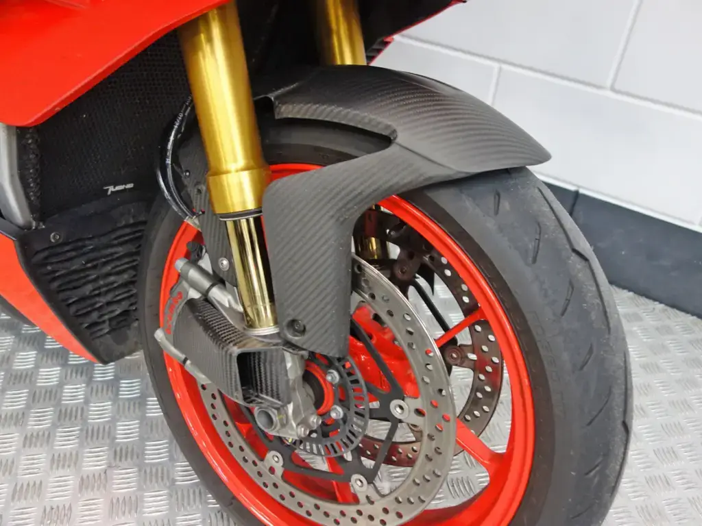 Gebruikte Aprilia Tuono V4 sport met 1077cc motor uit 2021 bij NIWA Motoren
