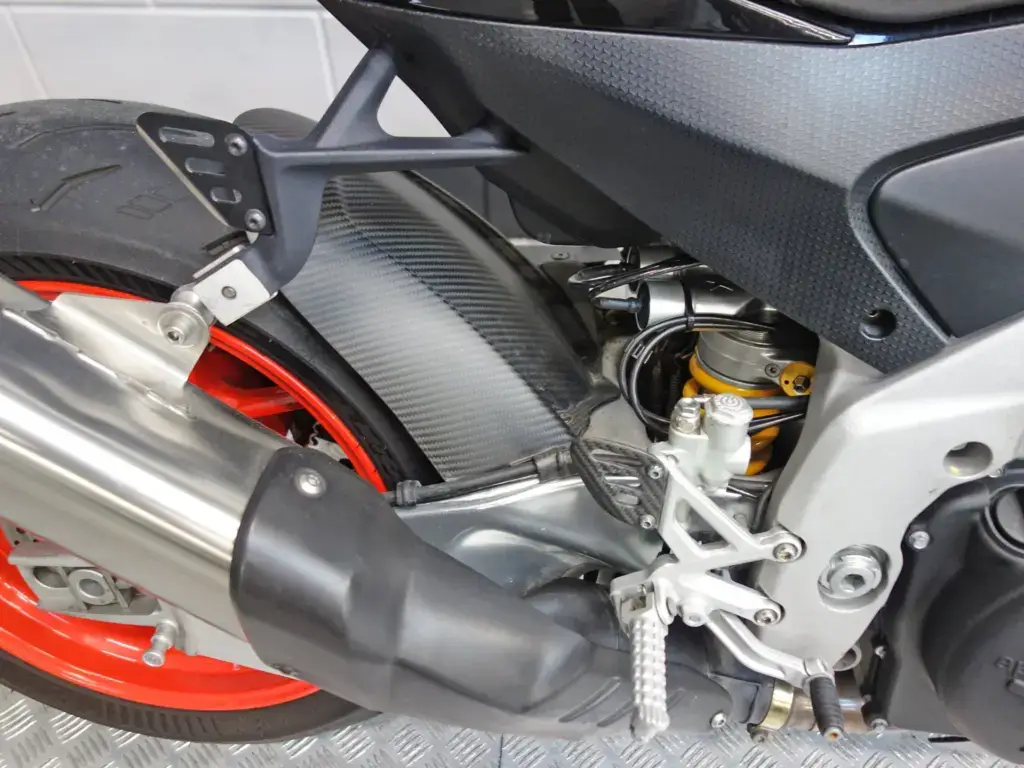 Gebruikte Aprilia Tuono V4 sport met 1077cc motor uit 2021 bij NIWA Motoren