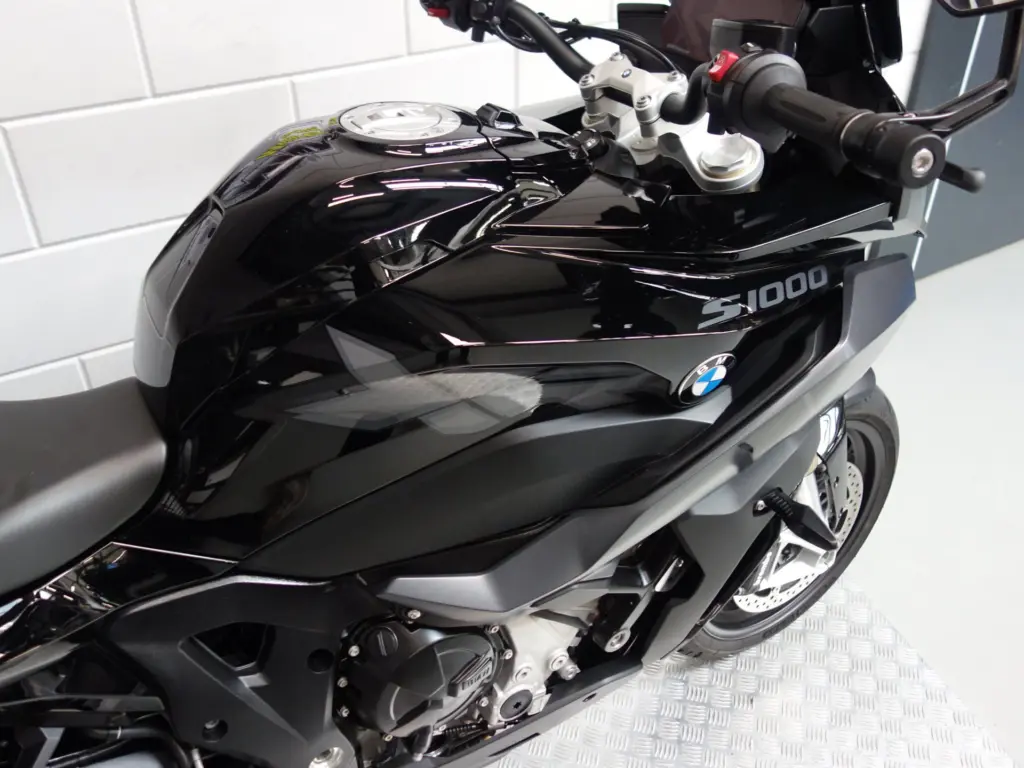 Gebruikte BMW S 1000 XR tour met 999cc motor uit 2022 bij NIWA Motoren