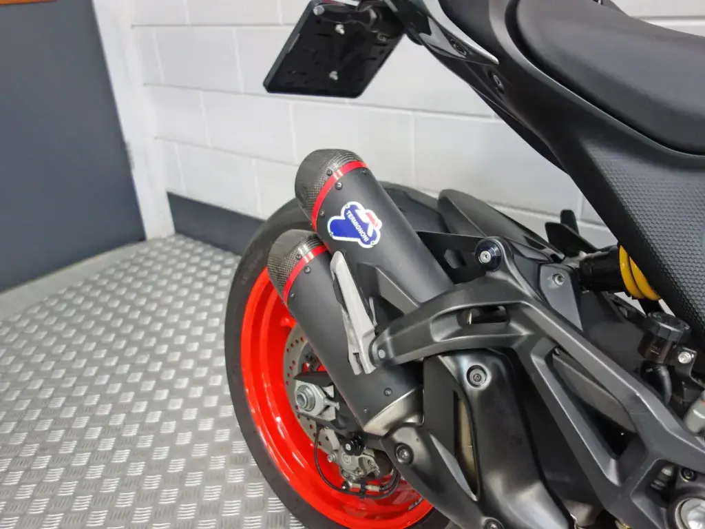 Gebruikte Ducati Monster naked bike met 937cc motor uit 2022 bij NIWA Motoren