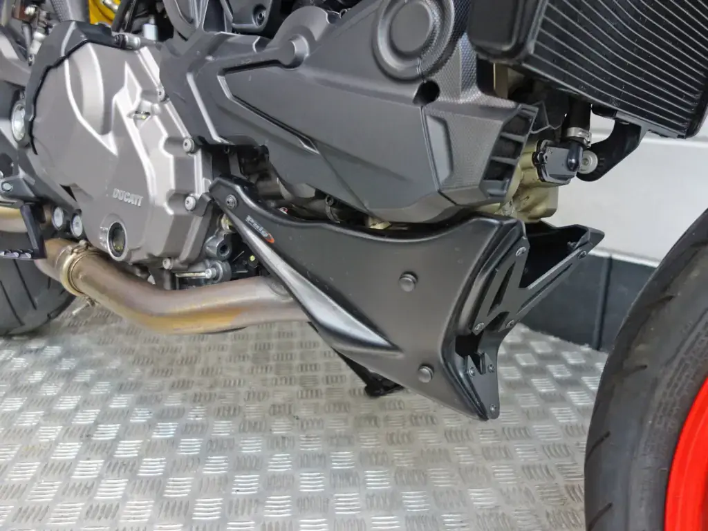 Gebruikte Ducati Monster naked bike met 937cc motor uit 2022 bij NIWA Motoren