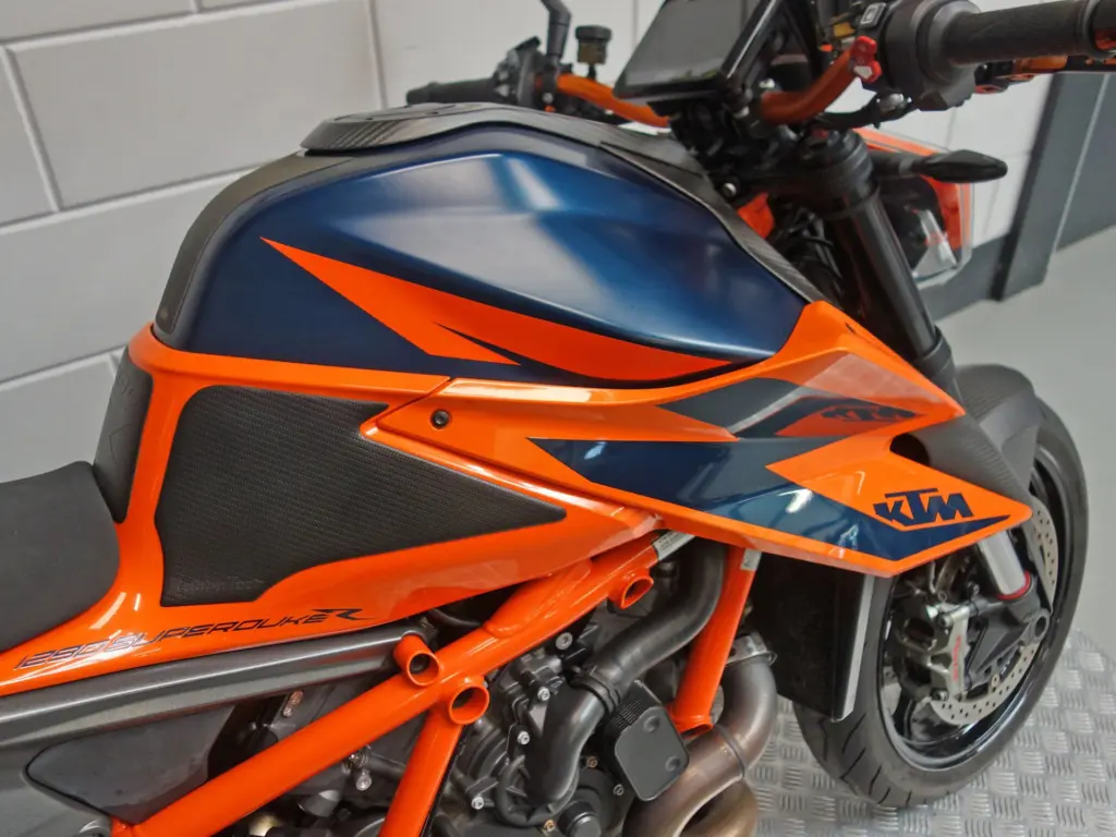Gebruikte KTM 1290 Super Duke sport met 1301cc motor uit 2020 bij NIWA Motoren