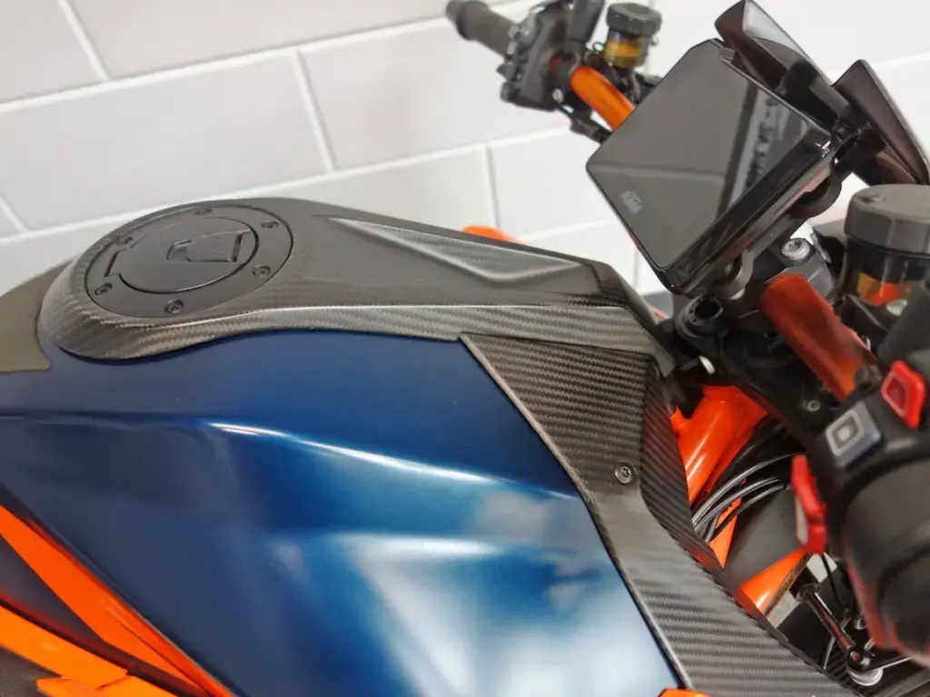 Gebruikte KTM 1290 Super Duke sport met 1301cc motor uit 2020 bij NIWA Motoren