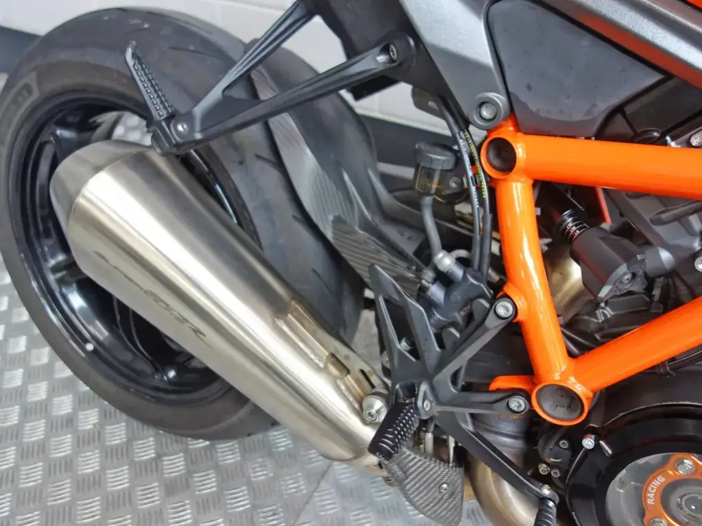 Gebruikte KTM 1290 Super Duke sport met 1301cc motor uit 2020 bij NIWA Motoren