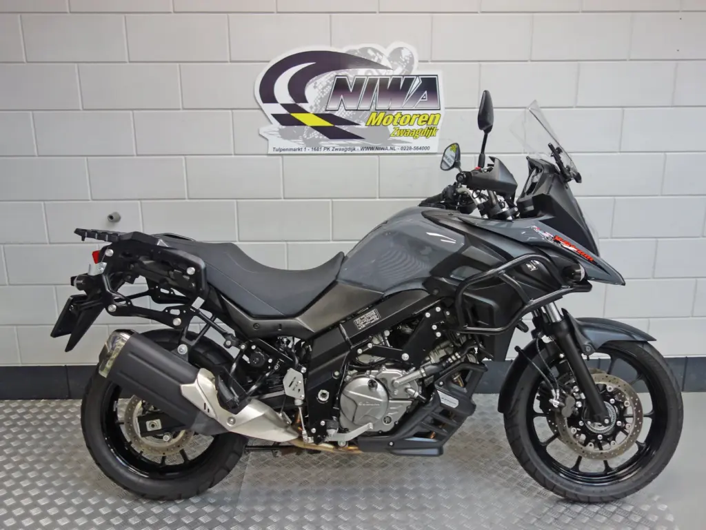 Gebruikte Suzuki V-Strom 650 all-road met 645cc motor uit 2020 bij NIWA Motoren
