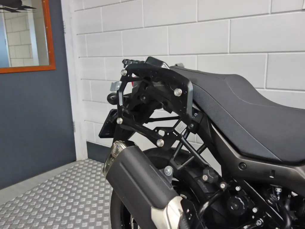 Gebruikte Suzuki V-Strom 650 all-road met 645cc motor uit 2020 bij NIWA Motoren