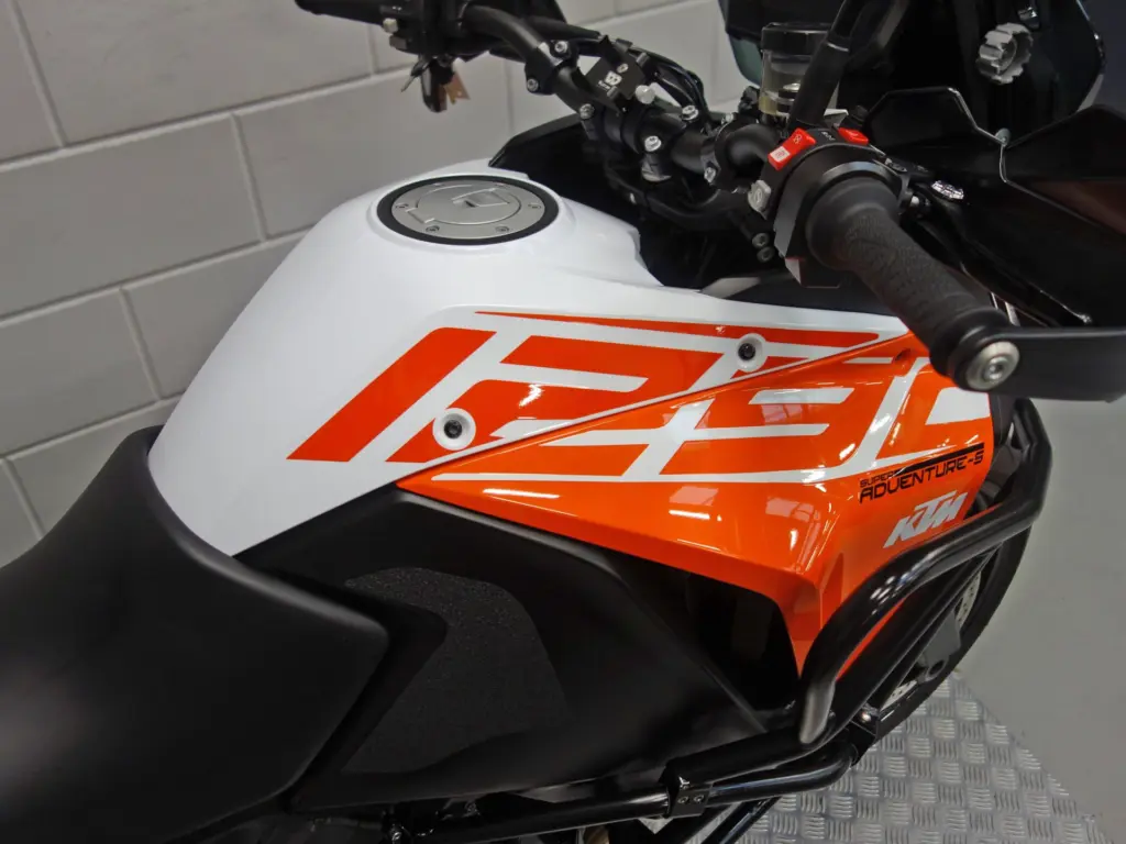 Gebruikte KTM 1290 Super Adventure all-road met 1301cc motor uit 2017 bij NIWA Motoren