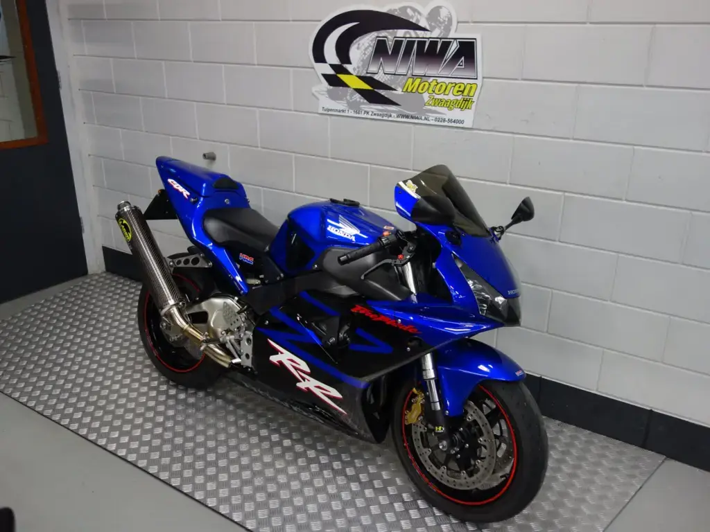 Gebruikte Honda CBR 900 sport met 954cc motor uit 2003 bij NIWA Motoren