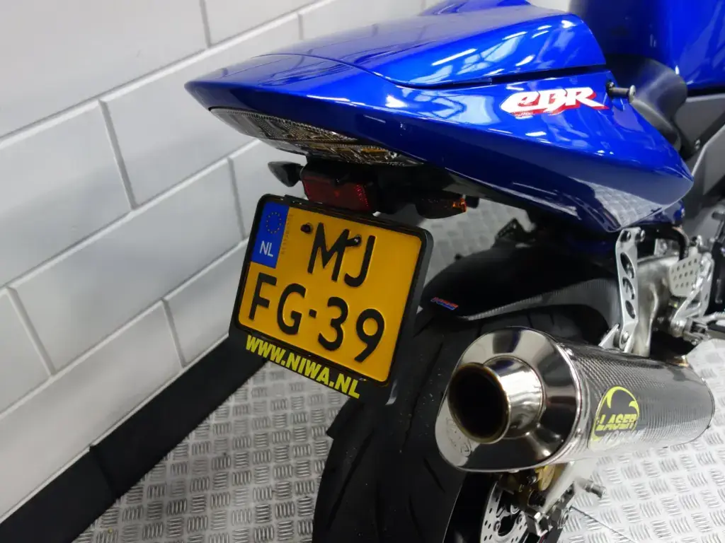 Gebruikte Honda CBR 900 sport met 954cc motor uit 2003 bij NIWA Motoren