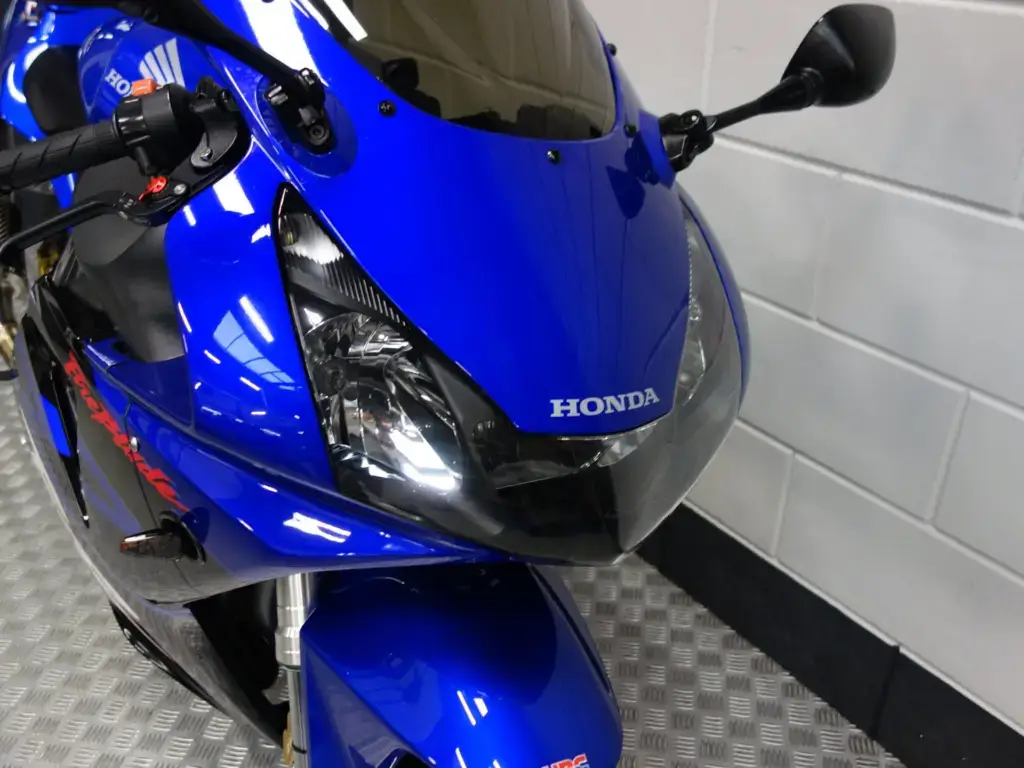 Gebruikte Honda CBR 900 sport met 954cc motor uit 2003 bij NIWA Motoren