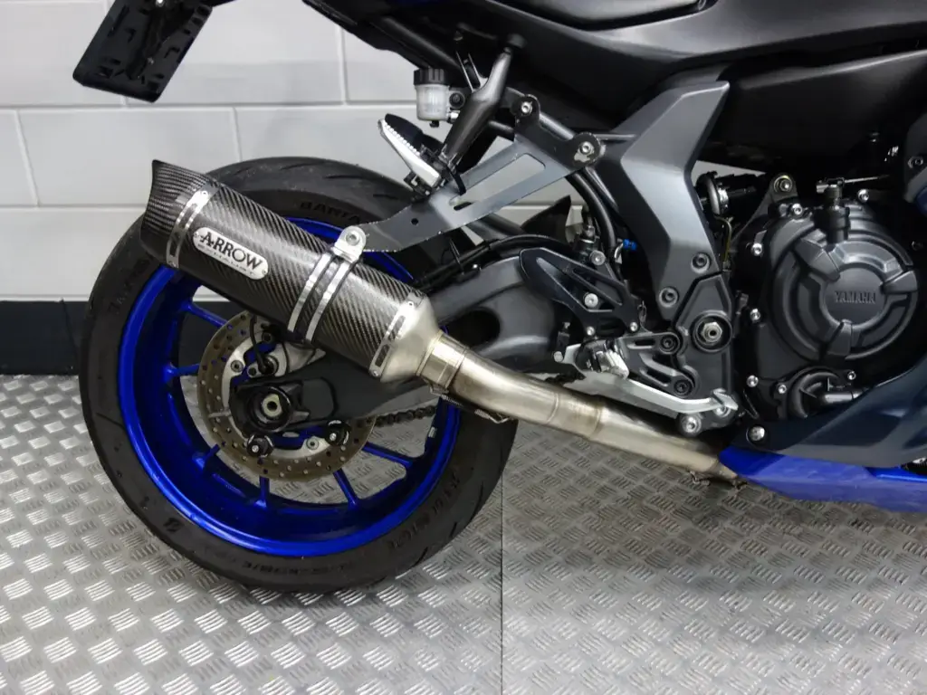 Gebruikte Yamaha R7 sport met 689cc motor uit 2023 bij NIWA Motoren