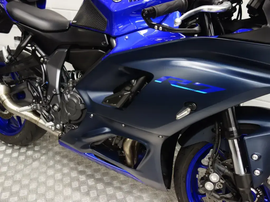 Gebruikte Yamaha R7 sport met 689cc motor uit 2023 bij NIWA Motoren