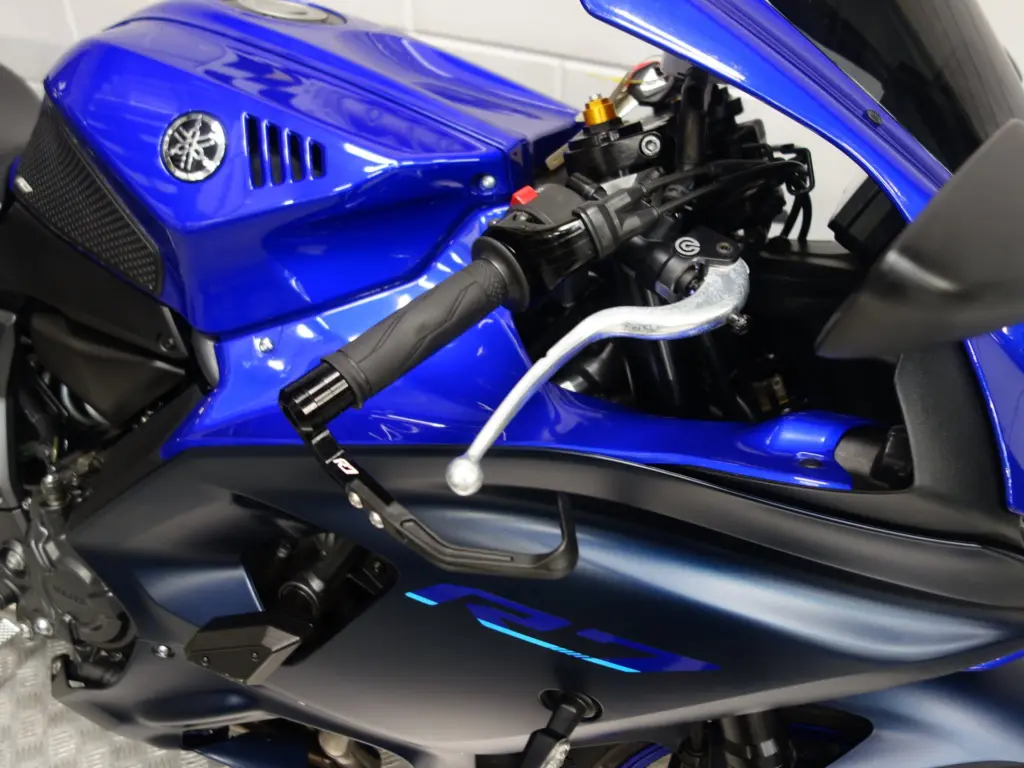 Gebruikte Yamaha R7 sport met 689cc motor uit 2023 bij NIWA Motoren